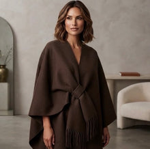 Load image into Gallery viewer, M&G Poncho Evi Bruin