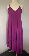 Afbeelding in Gallery-weergave laden, Jurk Maxi Shimmer & Shine Asymmetrisch Fuchsia