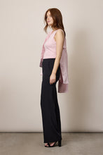 Load image into Gallery viewer, Zwarte Broek, Corel Broek Lily Uni Sport Black. Deze Corel broek wordt gekenmerkt door het sportieve model. Door de tijdloze pasvorm kan je de Lily zowel stoer als chique dragen. De broek heeft een elastische tailleband en wijde rechte pijpen. De kwaliteit is een comfortabele, middelzware stretchy materialenmix.