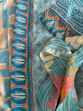 Afbeelding in Gallery-weergave laden, Gold & Silver Kimono Lang Melia Unique