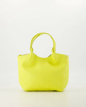 Afbeelding in Gallery-weergave laden, Tas Baby Lou is een praktische en elegante handtas met een afneembaar en verstelbaar hengsel, waardoor deze tas zowel als handtas als crossbody gedragen kan worden. Deze tas is vervaardigd van hoogwaardig leer en is ideaal voor dagelijks gebruik.
Tas Baby Lou is verkrijgbaar in verschillende kleuren: Ecru, Geel, Lila, Jeansblauw suède, Luipaard suède.
Afmeting : 16cm x 17cm x 10cm