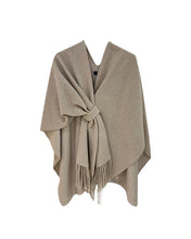 Load image into Gallery viewer, Beige Poncho, Omslagdoek Evi van M&G is een zwaardere poncho in een uni kleur met franjes en kan vastgemaakt worden met een lus. Ideaal voor in de auto!