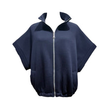 Afbeelding in Gallery-weergave laden, Blauwe Bodywarmer Fleece, kort model. Super zachte bodywarmer met opstaande kraag, steekzakken en ritssluiting. Voor een sportieve casual look, comfortabel en warm.