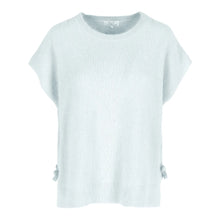 Afbeelding in Gallery-weergave laden, Lichtblauwe Top Rosalie staat voor pure elegantie en verfijnde vrouwelijkheid. ROSALIE gebreide top is versierd met sierlijke strikken aan de zijkanten en heeft een ronde boord. Deze luxueuze top van angorawol, combineert zachtheid en elegantie in een tijdloos ontwerp. De lichte en luchtige textuur van de angora zorgt voor een heerlijke warme en comfortabele pasvorm, terwijl de levendige kleur een stijlvolle en speelse uitstraling geeft. De Rosalie top is verkrijgbaar in verschillende kleuren: Blue, Pink.