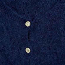 Afbeelding in Gallery-weergave laden, Donkerblauw Vest 'For Her' van So Beau by Beauregard in de kleur Marine. Vest met een ronde hals, lange mouwen en knoopjes om het vest eventueel te sluiten, om het als trui te dragen. Vest is verkrijgbaar in verschillende kleuren. Super Zacht Vest, is nu al een van onze bestsellers!