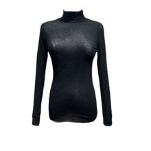 Load image into Gallery viewer, Zwarte Dunne Trui Coco, is een super fijngebreid truitje met een colletje en lange mouwen. Trui Coco is translucent, vervaardigd van een mooie cashmere blend en is in verschillende kleuren verkrijgbaar: bruin, beige, blauw, zwart, bordeaux.