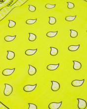 Load image into Gallery viewer, Veelzijdige Sjaal van Astrid Groot is een leuke sjaal met print. Een leuke accessoire om op verschillende manieren te dragen, om je nek, in het haar of aan een tas.