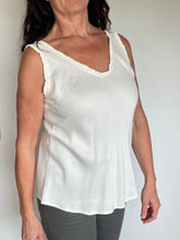 Load image into Gallery viewer, Top Seta Ruches V-hals Beige