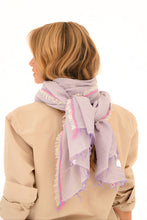 Load image into Gallery viewer, Paarse Sjaal 600 Violet is een eenvoudige maar prachtige sjaal van katoen van de Moment Amsterdam Collectie. Sjaal in de kleur violet met fluo roze als mooi en subtiel detail als bies. Met deze sjaal maak jij jouw outfit helemaal compleet, mooi door eenvoud. Item referentie is 23.319-24, afmeting 180cm x 70cm.