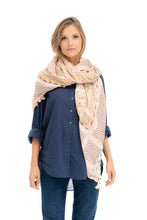 Load image into Gallery viewer, Roze sjaal, een prachtige grote vierkante sjaal met een afmeting van 120cm x 120cm van Moment Amsterdam Collectie. Sjaal in de basiskleur lichtroze met ook bruine, ecru, groene en grijze details. Met deze sjaal maak jij jouw outfit helemaal compleet.