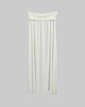 Load image into Gallery viewer, Lange Rok met een taille omslagband. Deze lange zwierige rok met subtiel lurex draadje, is een heerlijk luchtig item voor het voorjaar en de zomer en is ook zeker in het najaar gemakkelijk door te dragen met een panty of maillot. Deze rok is verkrijgbaar in verschillende kleuren: wit, brique, groen, zand.
