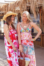 Load image into Gallery viewer, Maxi Dress Place du Soleil, Mix Print Straps is een maxi dress met verstelbare spaghettibandjes, een V-hals, heeft brede elastiek op het achterpand en een onderjurk. Een prachtige jurk met stroken in een mooie combinatie van roze en lila. Deze jurk valt ruim. Echt een topper deze jurk, hierin wil je gezien worden!