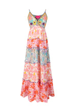 Load image into Gallery viewer, Maxi Dress Place du Soleil, Mix Print Straps is een maxi dress met verstelbare spaghettibandjes, een V-hals, heeft brede elastiek op het achterpand en een onderjurk. Een prachtige jurk met stroken in een mooie combinatie van roze en lila. Deze jurk valt ruim. Echt een topper deze jurk, hierin wil je gezien worden!