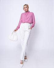 Afbeelding in Gallery-weergave laden, Roze Top Turtle van de Soft Collectie van Chastar. Een prachtige kleur top met smok mouwen en turtleneck.