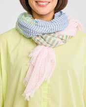 Load image into Gallery viewer, Mooie katoenen gestreepte sjaal van Moment Amsterdam Collectie in de kleuren roze, groen, blauw en ecru. Met deze sjaal maak jij jouw outfit helemaal compleet.