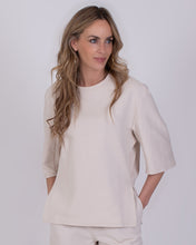 Afbeelding in Gallery-weergave laden, Ecru Trui, een Zachte Sweater Kit van The Clothed Collectie. Geef je outfit een stijlvolle upgrade met deze kit kleurige sweater! Perfect te combineren met Broek Bilboa Kit.