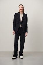 Load image into Gallery viewer, Jane Lushka Broek van Travelkwaliteit, Pants Tamar U223114 is een nette lange broek met rechte pijpen. Broek heeft een knoop en rits om te sluiten, heeft lussen voor een ceintuur en paspel zakken op de achterkant.