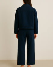 Load image into Gallery viewer, Navy Vest Afghanistan van Moment in May Collectie, in een donkerblauwe kleur. Prachtig Tijdloos Vest in de klassieke kleur Navy met subtiele franjes, zip- patroon in een contrasterende kleur, klepzakken op de borst met platte knopen.