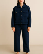 Load image into Gallery viewer, Navy Vest Afghanistan van Moment in May Collectie, in een donkerblauwe kleur. Prachtig Tijdloos Vest in de klassieke kleur Navy met subtiele franjes, zip- patroon in een contrasterende kleur, klepzakken op de borst met platte knopen.