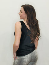 Afbeelding in Gallery-weergave laden, Zwarte Zijden Top van Chastar