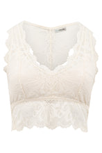 Load image into Gallery viewer, Ecru Bralette Lace van ibzmode is een mooie kanten bralette. Is heel mooi te combineren met onze ibzmode styles, maakt je outfit compleet, uitneembare cups, valt mooi op de rug. Dit is echt een prachtige top!