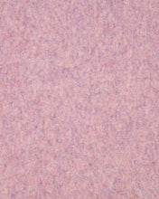 Load image into Gallery viewer, Roze Lois Sjaal is een luxueuze accessoire gemaakt van een hoogwaardige blend van materialen. Deze sjaal biedt een perfecte combinatie van zachtheid, warmte en stijl. Een leuk detail van deze sjaal zijn de knoopjes die op beide zijden zijn bevestigd.