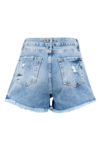 Load image into Gallery viewer, Denim Short Neiva Blue van ibzmode heeft ruche details aan de onderkant, heeft zakken voor en achter, kan met een riem gedragen worden. Deze denim short is vervaardigd van 100% katoen, biedt ultiem comfort en een frisse, casual look. Laat je unieke stijl stralen en voel je zelfverzekerd met deze veelzijdige short!
