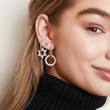 Afbeelding in Gallery-weergave laden, Oorbellen Shiny Round Zirkonia zijn verkrijgbaar in zilver-, goudkleurig, goud/fuchsia, goud/groen.