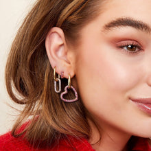 Afbeelding in Gallery-weergave laden, Oorbellen Shiny Heart Zirkonia zijn verkrijgbaar in goud- en zilverkleurig.