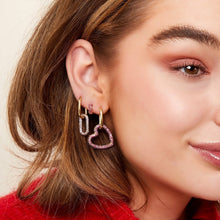 Afbeelding in Gallery-weergave laden, Oorbellen Shiny Heart Zirkonia zijn verkrijgbaar in goud- en zilverkleurig.