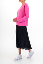 Afbeelding in Gallery-weergave laden, Roze Sweater EYE SEE YOU BUBBLE GUM PINK van DAY x fee G, is een luxe en super comfortabele trui met een geweldige streetstyle- look. De sweater heeft leuke details met luxe kralen. Prachtige trui van 100% katoen.