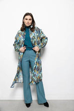 Afbeelding in Gallery-weergave laden, Groene Broek van Dame Blanche, Filou-935 Jasmi Pool, is een stijlvolle broek met wijde pijpen en een persvouw, model flared. Broek heeft elastiek in de tailleband en is verkrijgbaar in de kleuren : Pool, Zwart.