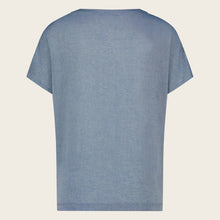 Load image into Gallery viewer, Top Remi Eco Viscose GBS62227080 van Jane Lushka is een mooie top van viscose. Goed te combineren met broek in dezelfde kleur blauw. Hiermee kun je de look creëren van een jumpsuit, maar is natuurlijk ook los van elkaar te dragen. Set is zowel business casual, als casual te dragen, je ziet er stijlvol en vrouwelijk uit.