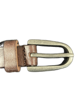 Afbeelding in Gallery-weergave laden, Lederen Riem Braided Donkerbruin is van echt leer, geruwd, is 2cm breed en heeft als leuk detail afwisselend een balletje op de riem. De lengte van de riem heeft verschillende lengtes en is 2cm breed.