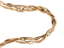 Afbeelding in Gallery-weergave laden, Lederen Riem Braided Donkerbruin is van echt leer, geruwd, is 2cm breed en heeft als leuk detail afwisselend een balletje op de riem. De lengte van de riem heeft verschillende lengtes en is 2cm breed.