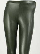 Load image into Gallery viewer, Groene Luxe Legging Vegan Leather, een mooie kwaliteit leather look legging van Norfy met subtiele glans. Deze legging heeft een voering van hele dunne soepele fleece kwaliteit en heeft zeer veel stretch. Verkrijgbaar in verschillende kleuren: zwart, army green.