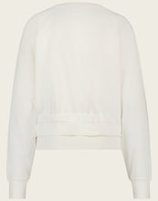 Afbeelding in Gallery-weergave laden, Offwhite Soft Hoodie Fly/1 PG6222427-1 van Jane Lushka is een mooie hoodie van katoen, heeft een ronde hals, rijgkoord, een lange mouw met boord. De hoodie heeft een klassieke maar toch sportieve stijl.