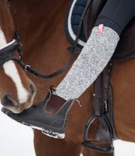 Load image into Gallery viewer, SOXS Dames High Bubble Gum, SOX3110, deze kniesokken hebben een roze label. Door een combinatie van traditioneel schapenwol en moderne technologie heeft SOXS een wollen sok ontwikkeld die niet kriebelt. 100% anti-prikgarantie en met deze sokken heb je geen last meer van koude voeten.