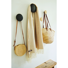 Load image into Gallery viewer, Sjaal van SOXS is vervaardigd van merino wol, de sjaal heeft een chocolate label. Deze zachte sjaal is verkrijgbaar in verschillende kleuren: Camel, Offwhite. Alle producten van SOXS zijn verpakt in luxe cadeauverpakkingen, leuk om als cadeau te geven of om jezelf te verwennen.