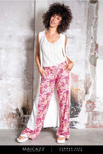 Load image into Gallery viewer, Offwhite Top Thalita is een prachtige knitwear, een mouwloze top. De top heeft een V-hals, draagt comfortabel door viscose. Top Thalita valt normaal op maat en is verkrijgbaar in het Offwhite. Een goede knitwear top kan niet in jouw garderobe ontbreken.