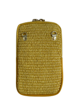 Afbeelding in Gallery-weergave laden, Geel Schoudertasje is te sluiten met een rits. Het tasje heeft een vak en een afneembare en verstelbare schouderband. Schoudertasje is verkrijgbaar in verschillende kleuren: Geel, Blauw.