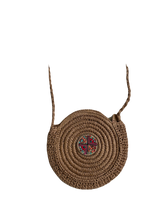 Afbeelding in Gallery-weergave laden, Round Beach Bag Brown, crossbody te dragen, is een leuke strandtas, die met een rits is af te sluiten. Deze strandtas heeft een groot vak met daarin een klein binnenvakje en heeft gekleurde stras steentjes als leuk detail. Is verkrijgbaar in verschillende kleuren: Blauw, Groen, Bruin. Afmetingen : breedte 23cm, hoogte 16cm, diepte 7,5cm