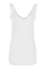 Afbeelding in Gallery-weergave laden, Offwhite Top Thalita is een prachtige knitwear, een mouwloze top. De top heeft een V-hals, draagt comfortabel door viscose. Top Thalita valt normaal op maat en is verkrijgbaar in het Offwhite. Een goede knitwear top kan niet in jouw garderobe ontbreken.