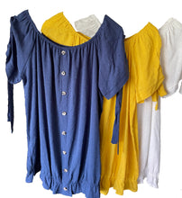 Afbeelding in Gallery-weergave laden, Top Dobby heeft een kort mouwtje met een strikje, wat een leuk detail is. De top heeft een ronde hals, een rij knoopjes en heeft aan de onderzijde een elastische band met ruffles. Top kan zowel op de schouder als off-shoulder gedragen worden en is verkrijgbaar in verschillende kleuren. Kleur : Blauw, Geel, Wit