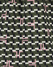 Load image into Gallery viewer, Topblouse Cruz van Jane Lushka, Blouse Cruz UJK72226090 heeft een V-hals, drie knoopjes, 3/4 mouw met elastieken boord. De blouse is in retrostijl en de basis kleur van deze topblouse is Army green, heeft een leuk patroon met blokjes in de kleuren, zwart en wit, met het logo van Jane Lushka in roze. De blouse is in de bekende travel kwaliteit. Blouse Cruz is goed te combineren met de Pants Annabel in Armygreen. Een pracht van een casual set, vrouwelijk, speels en stijlvol.