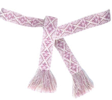 Load image into Gallery viewer, Lila wikkelriem, oud lila. De wikkelriem maakt je outfit helemaal compleet. Wikkelriem bohemian in stof is verkrijgbaar in verschillende dessins en kleuren: Oud lila, Lila, Bruin, Rood, Oranje, Beige-groen-roze. Leuk te combineren met een spijkerbroek, jurk of rok. Lengte is 160cm, breedte is 5cm.