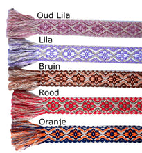 Load image into Gallery viewer, Diverse wikkelriemen, supergaaf! De wikkelriem maakt je outfit helemaal compleet. Wikkelriem bohemian in stof is verkrijgbaar in verschillende dessins en kleuren: Oud lila, Lila, Bruin, Rood, Oranje, Beige-groen-roze. Leuk te combineren met een spijkerbroek, jurk of rok. Lengte is 160cm, breedte is 5cm.
