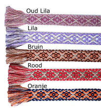 Afbeelding in Gallery-weergave laden, Diverse wikkelriemen, supergaaf! De wikkelriem maakt je outfit helemaal compleet. Wikkelriem bohemian in stof is verkrijgbaar in verschillende dessins en kleuren: Oud lila, Lila, Bruin, Rood, Oranje, Beige-groen-roze. Leuk te combineren met een spijkerbroek, jurk of rok. Lengte is 160cm, breedte is 5cm.