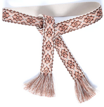 Afbeelding in Gallery-weergave laden, Bruine wikkelriem, supergaaf! De wikkelriem maakt je outfit helemaal compleet. Wikkelriem bohemian in stof is verkrijgbaar in verschillende dessins en kleuren: Oud lila, Lila, Bruin, Rood, Oranje, Beige-groen-roze. Leuk te combineren met een spijkerbroek, jurk of rok. Lengte is 160cm, breedte is 5cm.