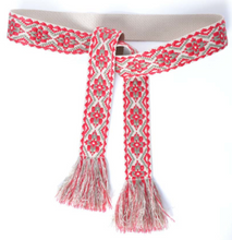 Load image into Gallery viewer, Rode wikkelriem, supergaaf! De wikkelriem maakt je outfit helemaal compleet. Wikkelriem bohemian in stof is verkrijgbaar in verschillende dessins en kleuren: Oud lila, Lila, Bruin, Rood, Oranje, Beige-groen-roze. Leuk te combineren met een spijkerbroek, jurk of rok. Lengte is 160cm, breedte is 5cm.